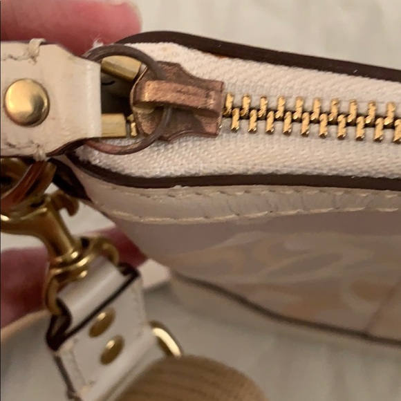 Coach Crossbody Classic Signature bag - Picture 9 of 15